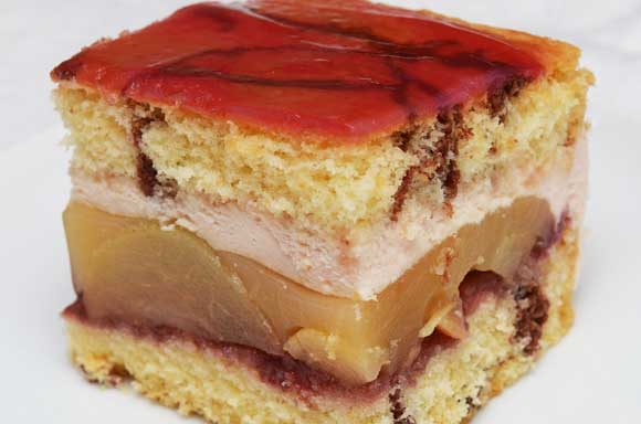 Biszkopt z gruszką z puszki