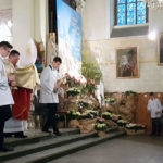 Wielki Piątek w Krzelowie. Przeniesienie Najświętszego Sakramentu do grobu [wideo]